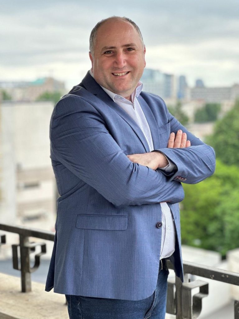 Avantajele colaborarii cu Activ Asigurari pentru managementul asigurarilor